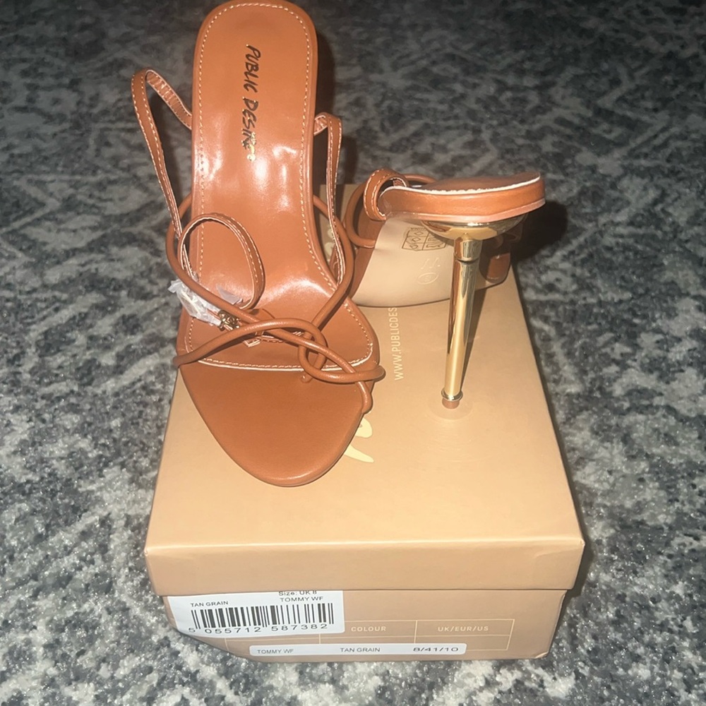 BNIB Brown lock heels 🤎